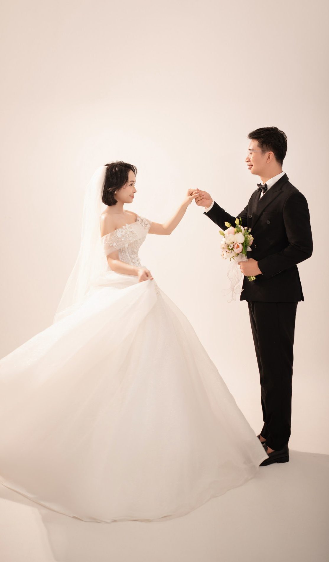 CÔNG DUỆ & HƯƠNG GIANG